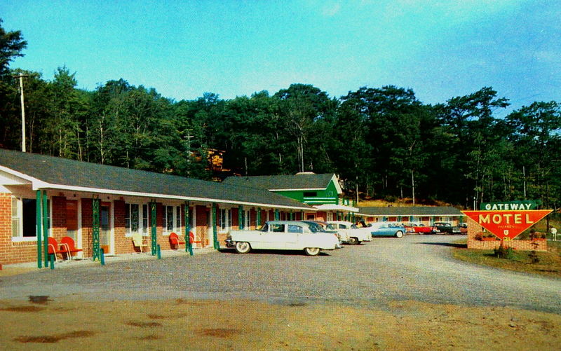 Gateway Motel - OLD POSTCARD